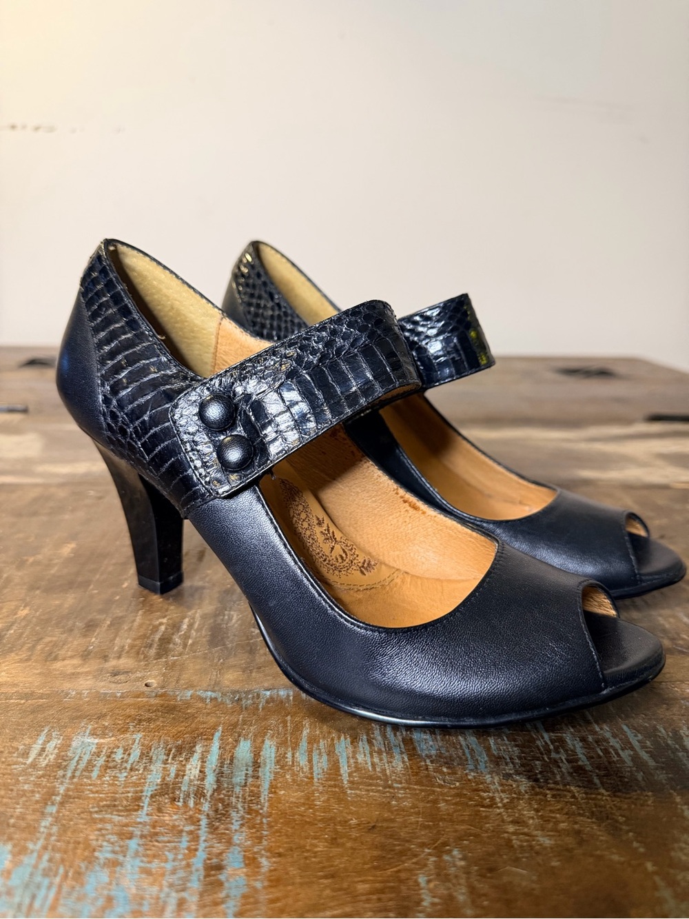 Mary Jane heels with embossed patent leather straps and leather upper